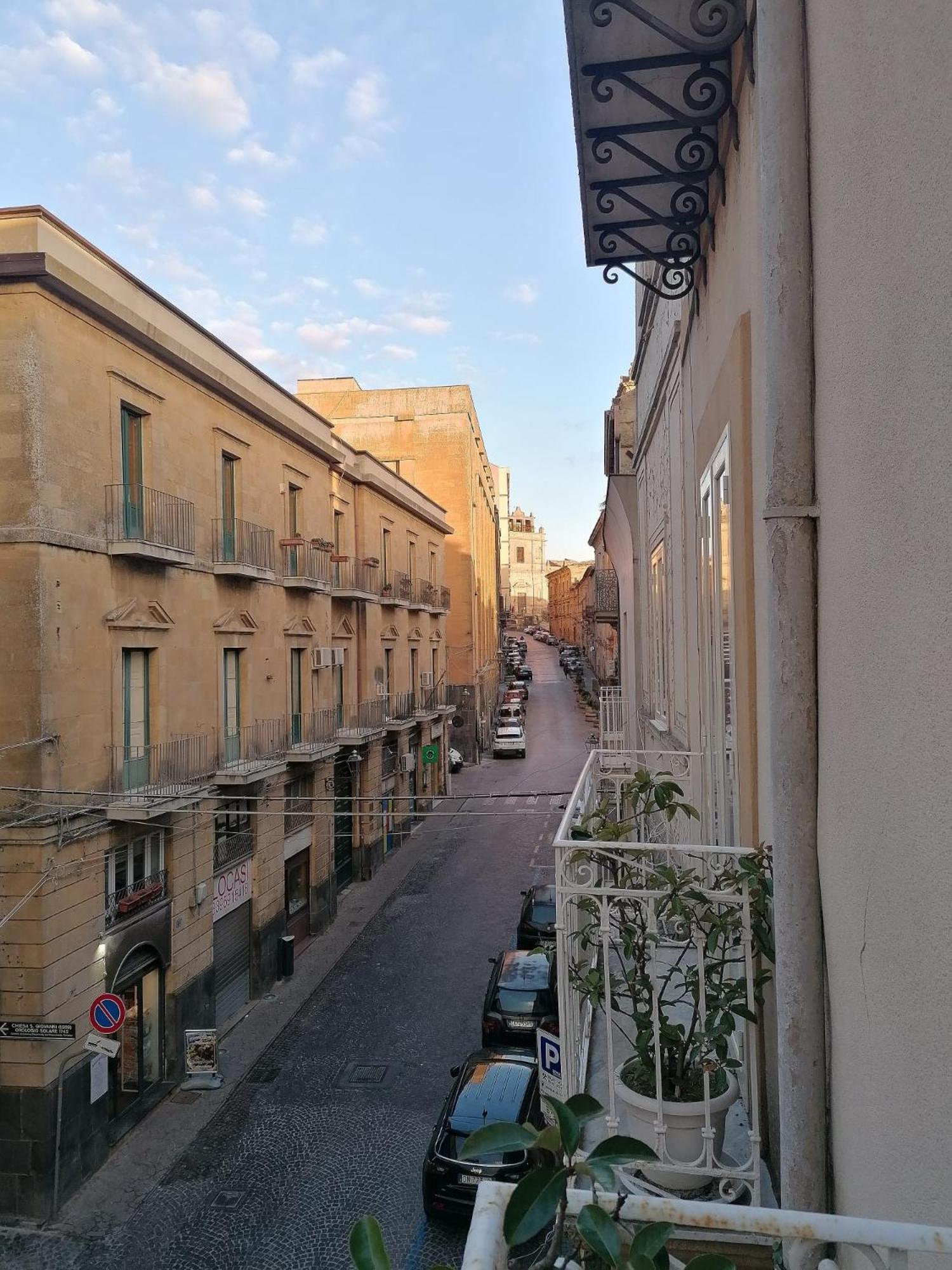 384 Guesthouse Rooms & Suite Энна Экстерьер фото